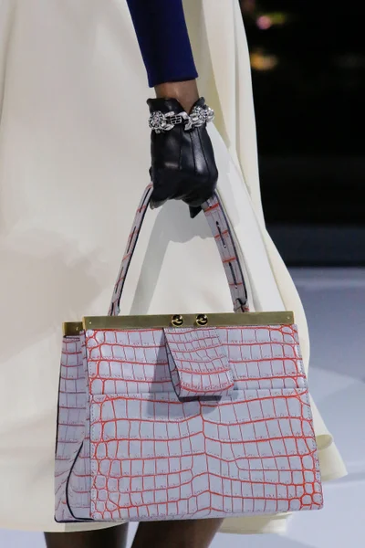 Look 77